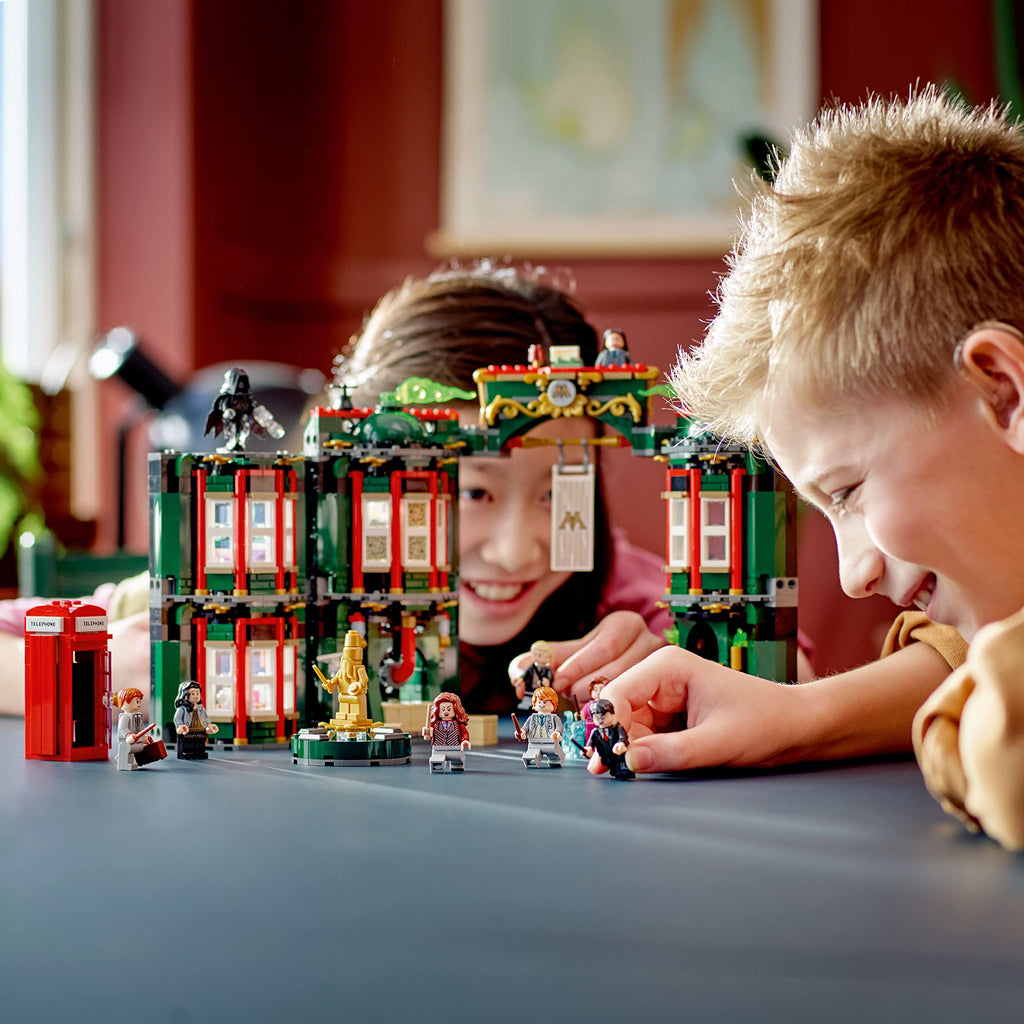 Building Toy Set with 12 Minifigures P250