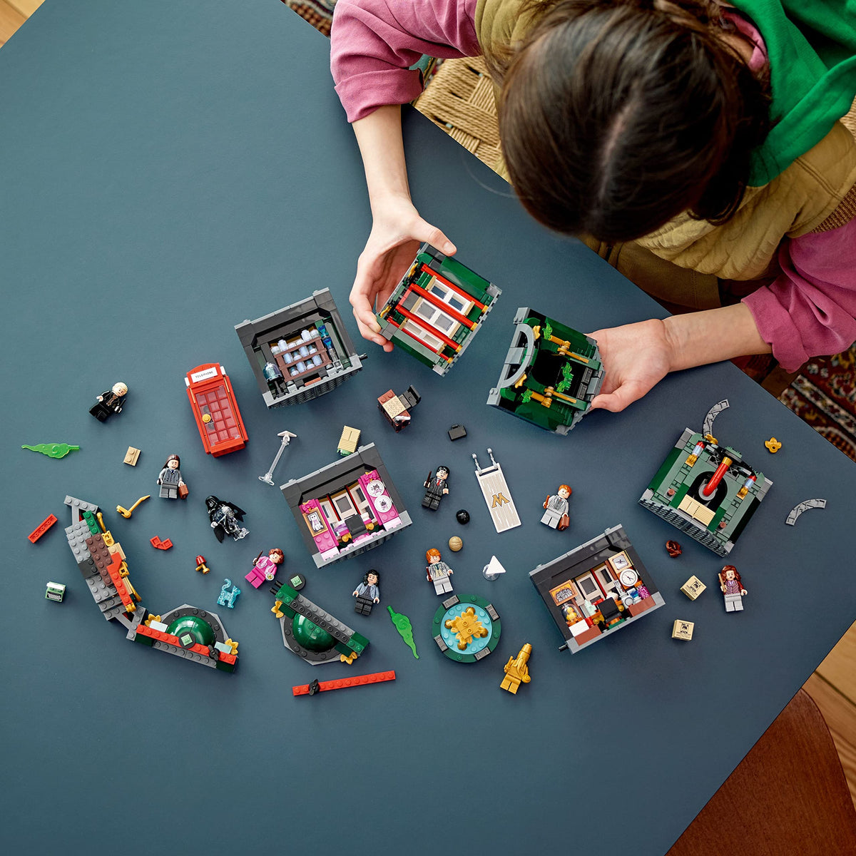 Building Toy Set with 12 Minifigures P250